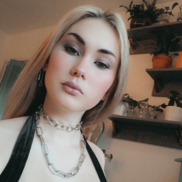 Meet your Posher, Sofia - Picture 7 of 13